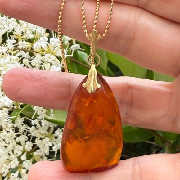 Vintage Jewelry - Natural Baltic amber pendant 18K gold plated adjustable chain